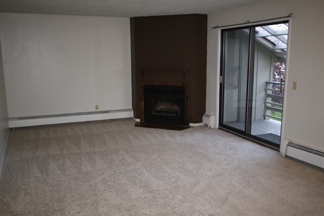 Primary Photo - Top Floor 2 Bedroom Condo!