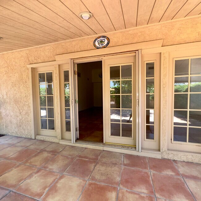Foto del edificio - 40064 Silktree Ct