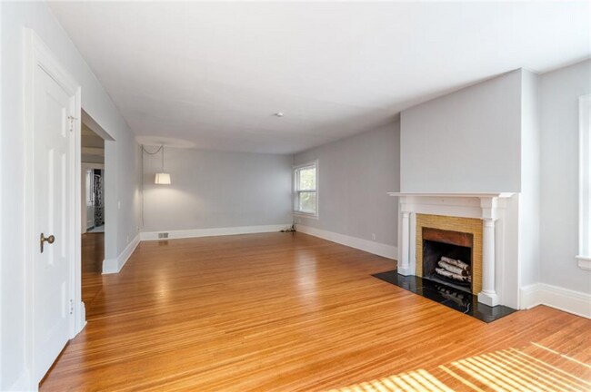 Foto del edificio - 214 Culver Rd