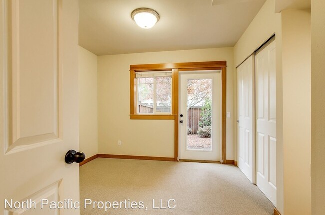 Building Photo - 3 br, 2.5 bath House - 5204 Delridge Way S...