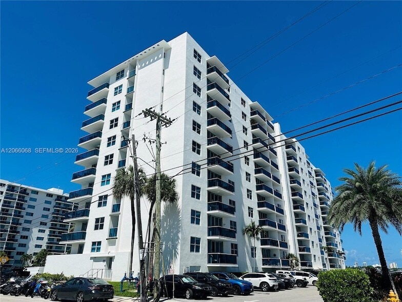 Photo - 7501 E Treasure Drive Unit 3H