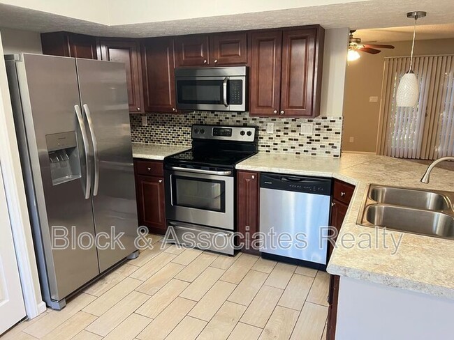 Foto del edificio - 8145 McGuire Dr