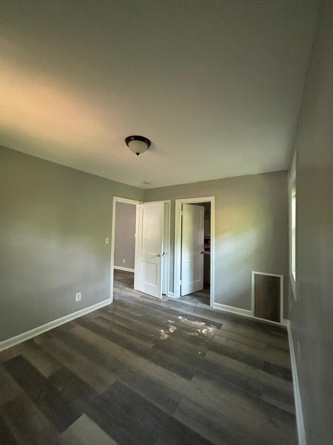 Foto del edificio - 8306 Roanoke Ave