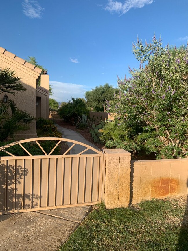 Foto del edificio - Active Adult Gated Golf Community