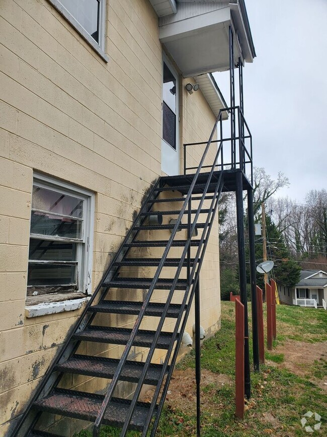 Building Photo - 610 Bradley Rd