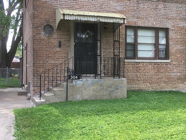 Building Photo - 304 W 145th Pl