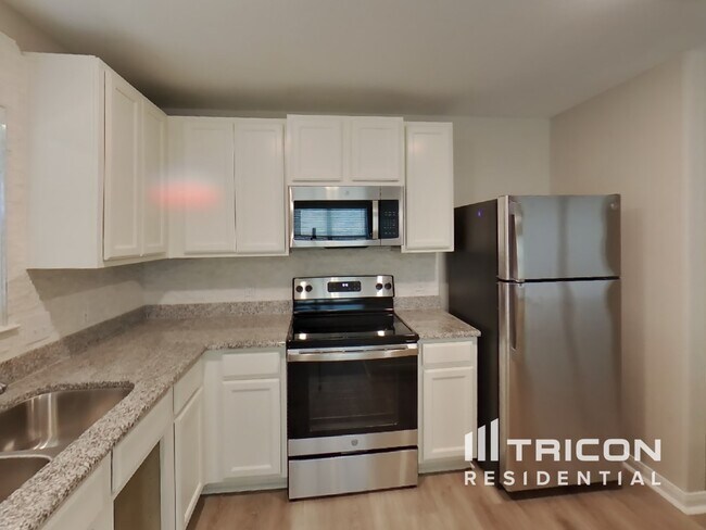 Building Photo - 1419 Coltview Pl