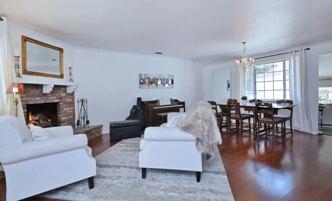 Foto del edificio - 10429 Wheatland Ave