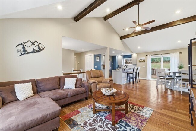 Sala de estar - 126 Snyder Ln