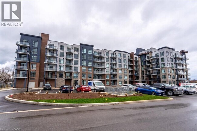 Photo du bâtiment - 508 N Service Rd