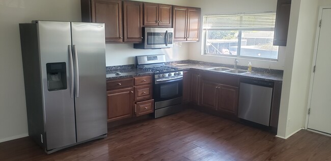 kitchen - 757 E Pine St