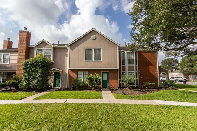 Foto del edificio - 17283 Saturn Ln