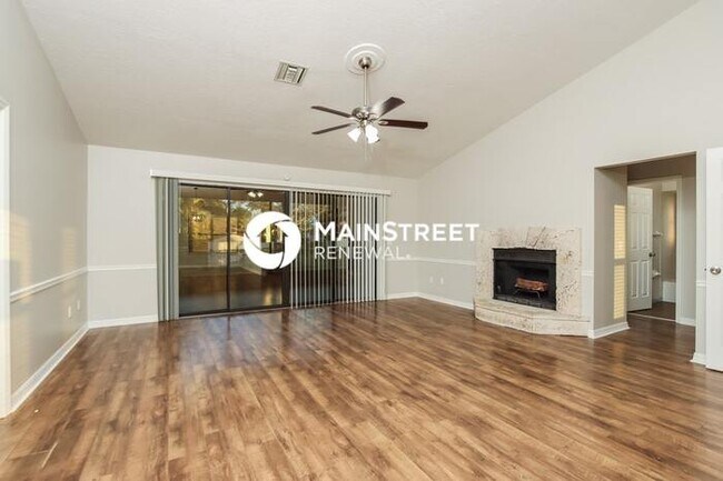 Building Photo - 3 Bedroom Pet-Friendly Home in SEBASTIAN, ...