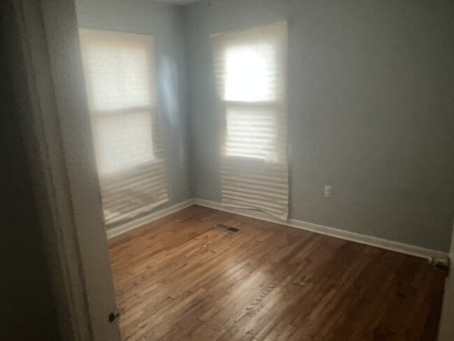 Bedroom - 4421 Elam St