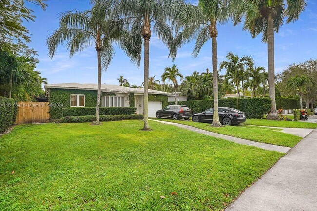 Foto del edificio - 860 NE 75th St
