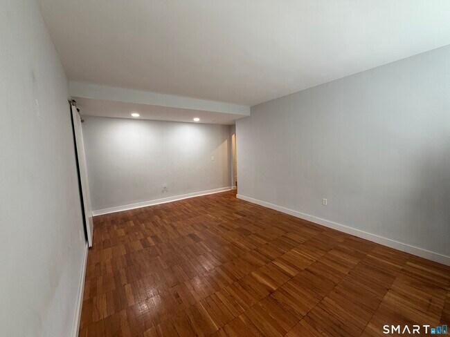 Foto del edificio - 230 Farmington Ave