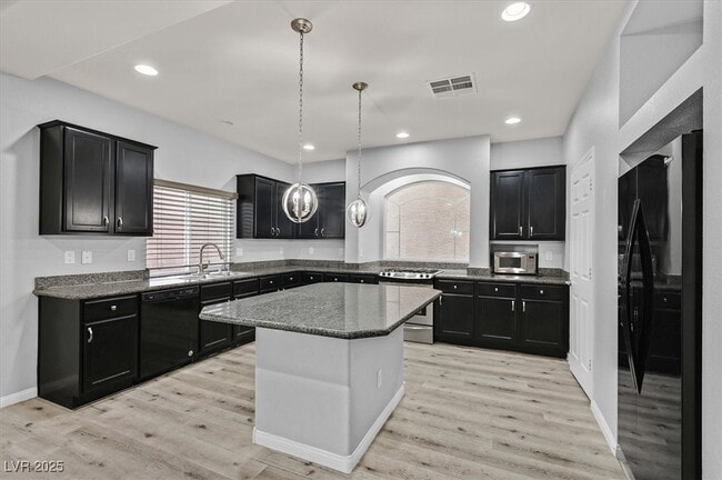 Building Photo - 10031 Alden Creek St