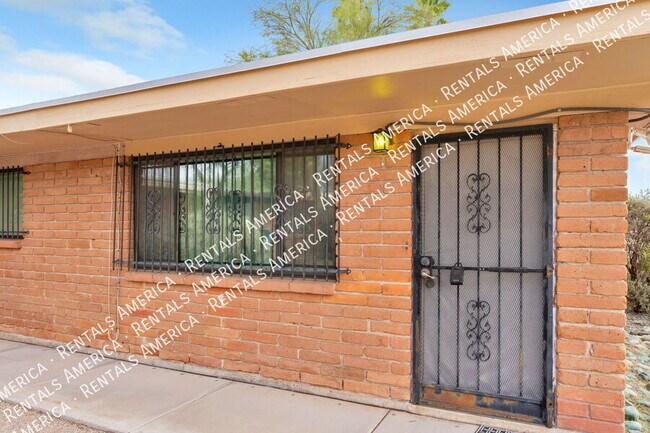 Foto del edificio - 803 E Holaway Dr