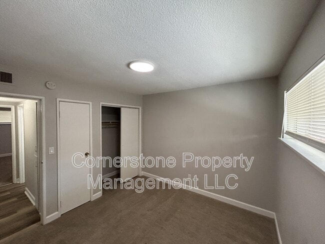 Building Photo - 2506 Redbud Ln