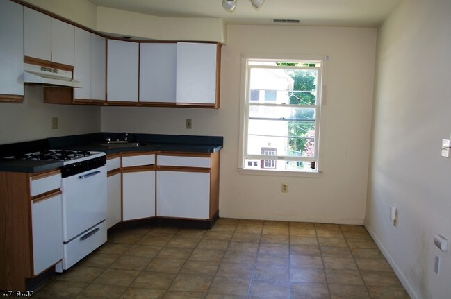 Foto del edificio - 84-84-86 Main St