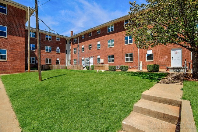 Foto del edificio - 1722 N Lindsay Ave