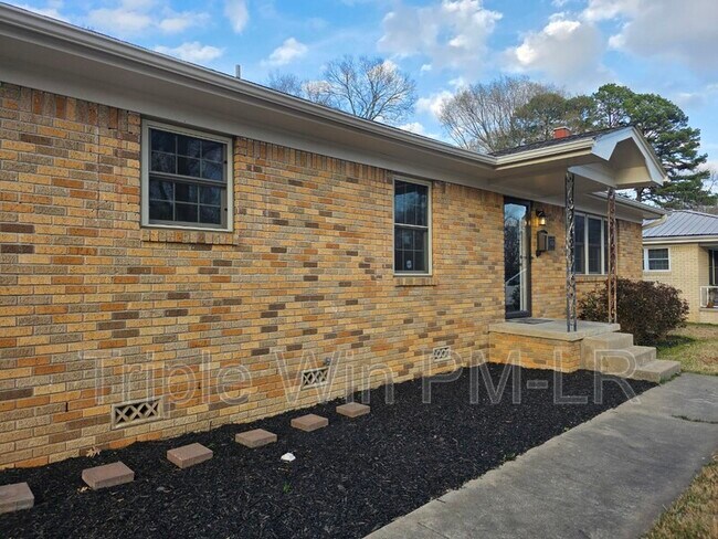 Building Photo - 608 W Martin St