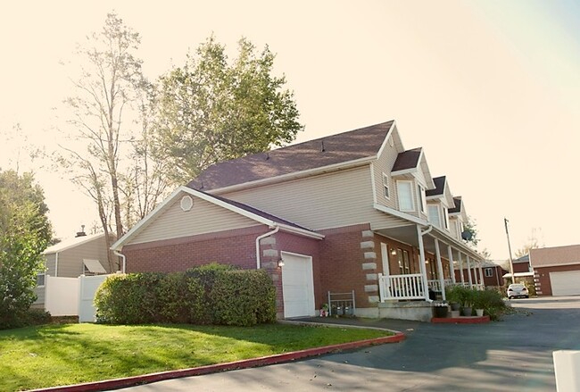 Building Photo - 260 E 400 N