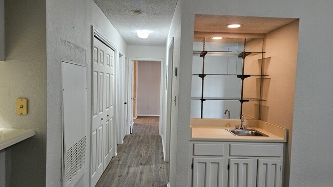 Building Photo - 1202 Thorpe Ln