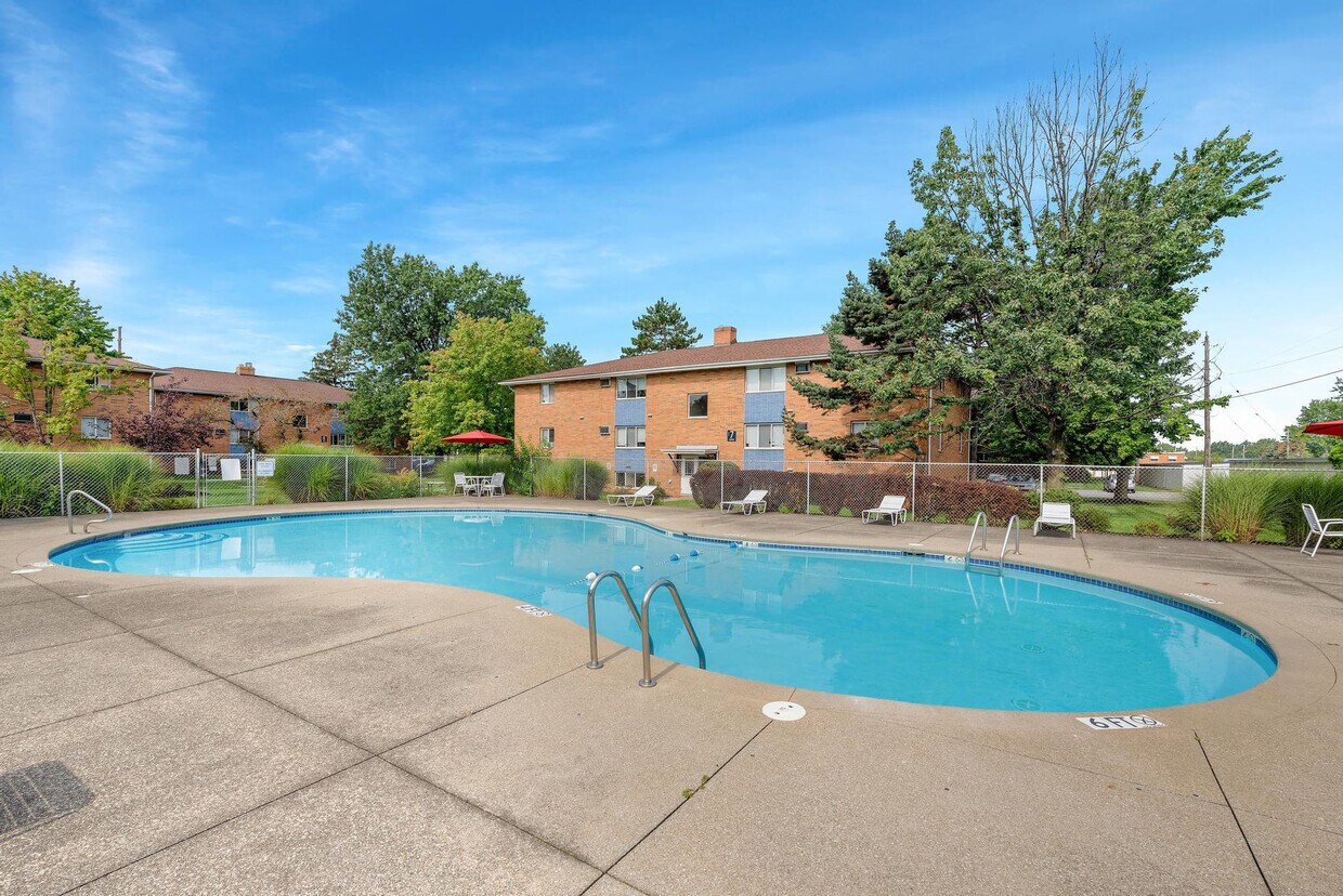 Midpark Village 14890 Bagley Rd Middleburg Heights, OH Apartments