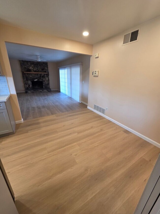 Foto del edificio - Newly remodeled 3 bedroom 2 bathroom home - $200.00 Move In Special off First Month Rent