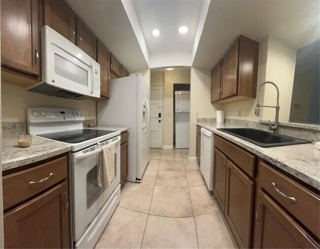 Foto del edificio - 308 Palm Coast Pkwy NE