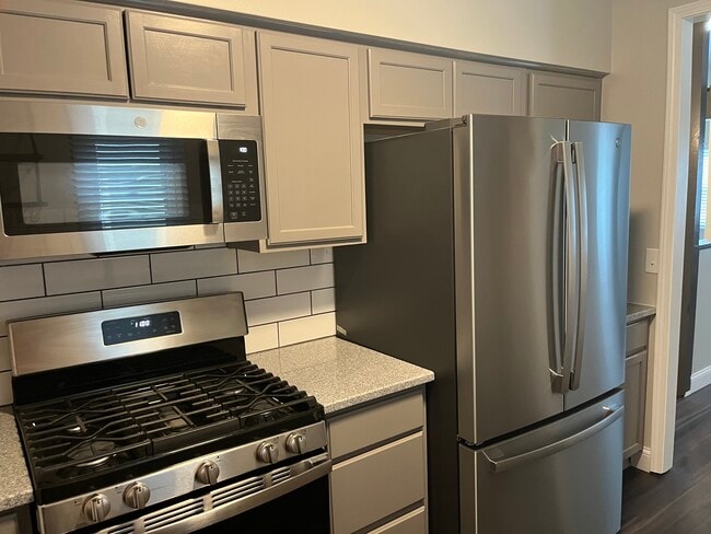 Building Photo - 120 Lakeview Blvd