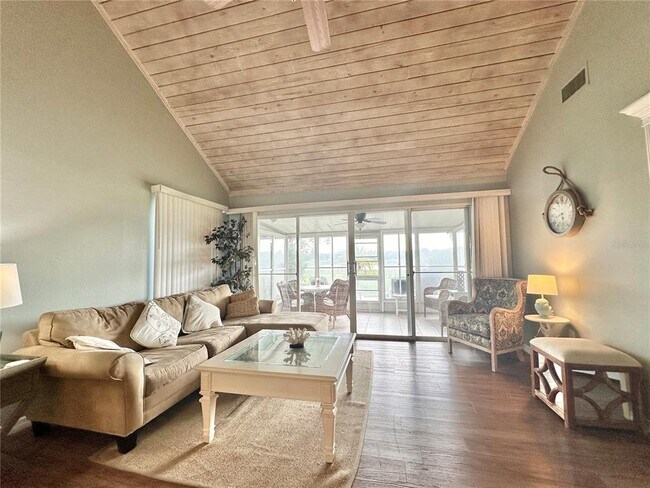 Foto del edificio - 1096 Villa Ln