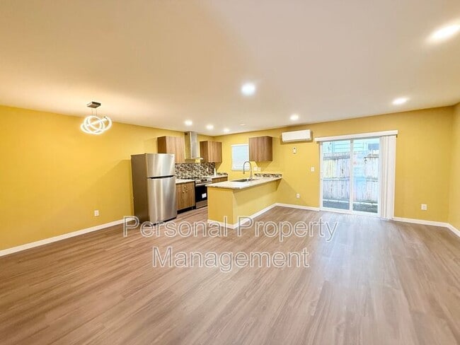 Foto del edificio - 5711 NE 74th Ct