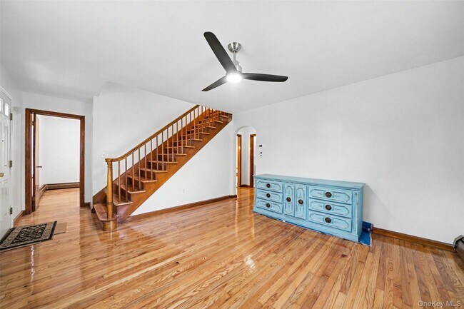 Foto del edificio - 15 Forge Hill Rd