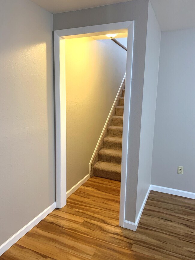 Building Photo - 5486 Mira Loma Cir