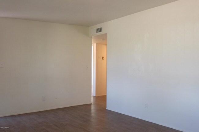 Foto del edificio - 2503 Parkside Dr
