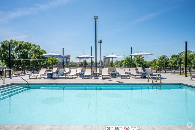 Pool - Oaks Pentagon Village