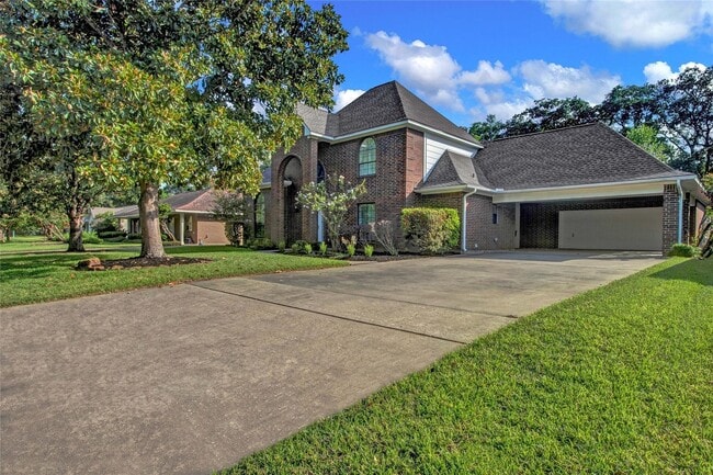 Building Photo - 611 Hickory St