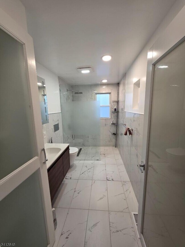 Foto del edificio - 71 Newark Pl