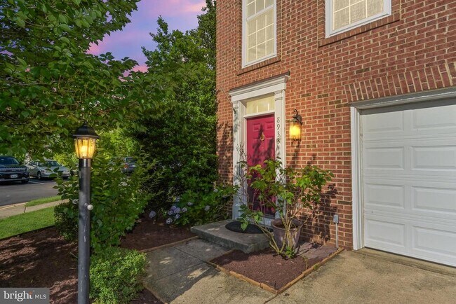 Building Photo - 8933 Singleleaf Cir