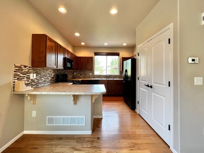 Building Photo - Beautiful 3 Bed 2.5 Bath House in South Wi...