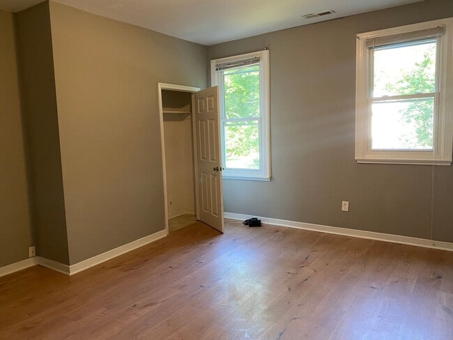 Building Photo - 3419 Carolina Ave