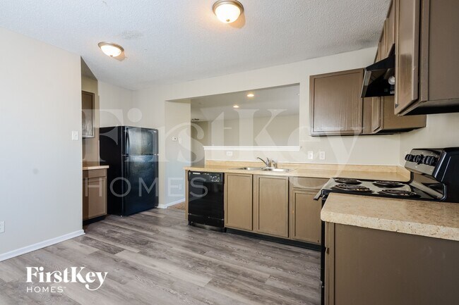 Foto del edificio - 8842 Cardinal Flower Ln