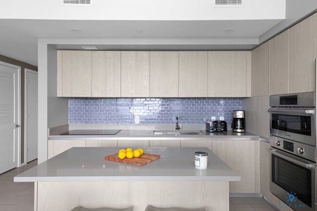 Building Photo - 4010 S Ocean Dr