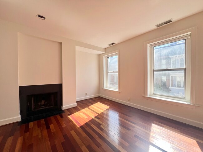 Foto del edificio - 1413 Hopkins St NW