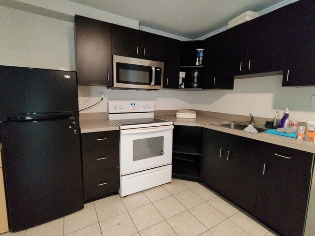 Building Photo - 5281 Daffodil Dr