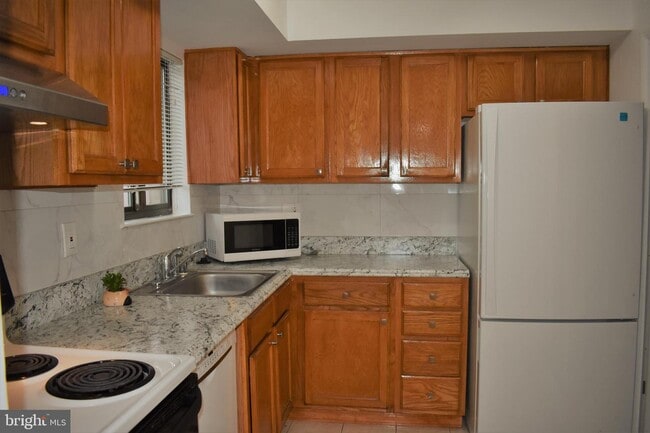 Building Photo - 8874 Tamebird Ct