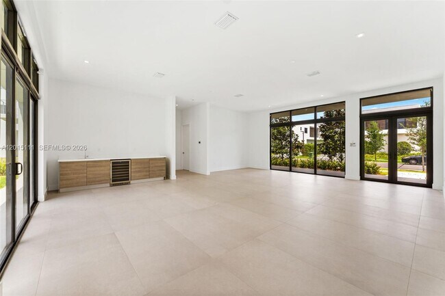 Building Photo - 16700 Botaniko Dr N