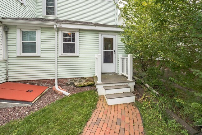Building Photo - 663 State Street